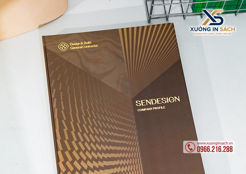 Sách bìa cứng - Bìa sách tinh xảo được sử dụng giấy mỹ thuật ép kim